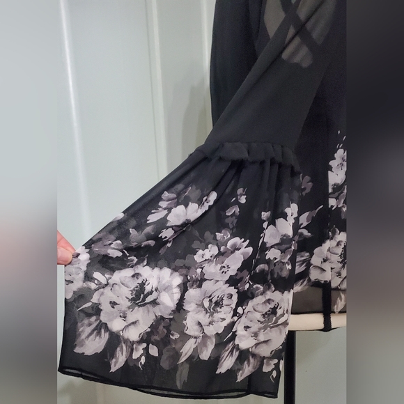 White House Black Market ruffle sleeve choker floral blouse size 0 - Picture 6 of 13